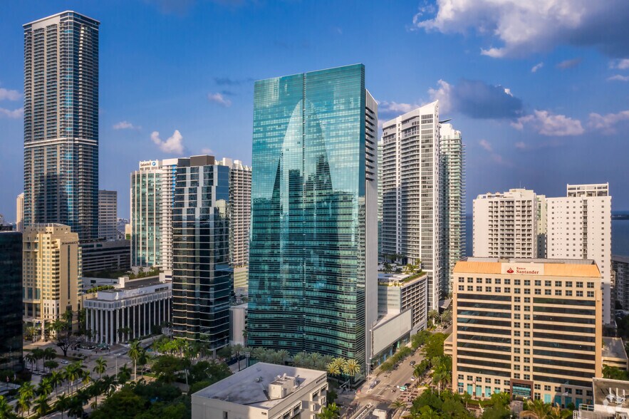 More Photos Of 1395 Brickell Ave, Miami Office Residential For Lease