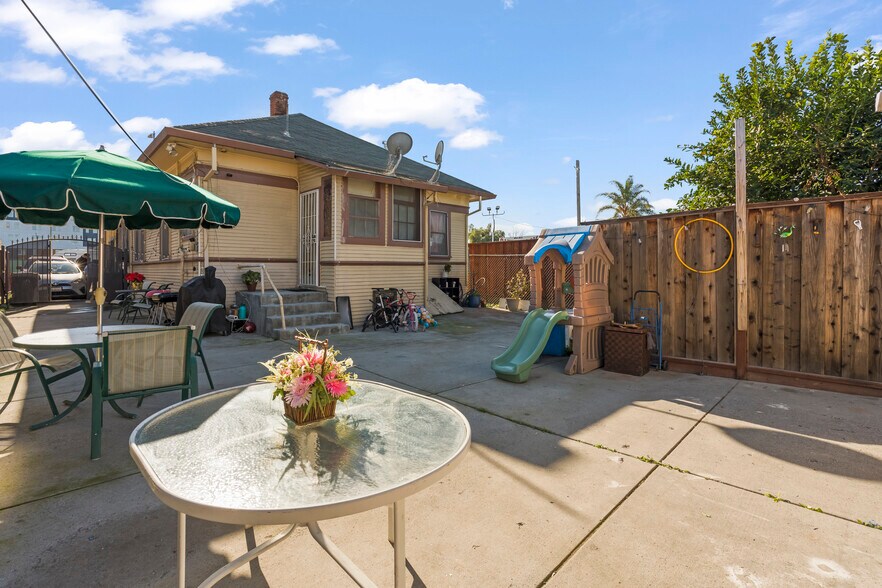 More Photos Of 899 W San Carlos St, San Jose General Retail For Sale