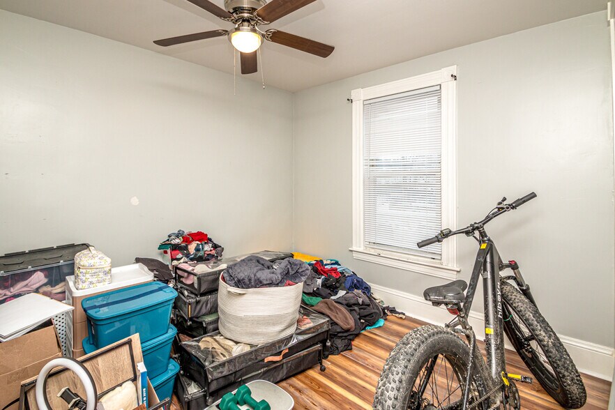 More Photos Of 12 Middle St, Lancaster Flex For Sale