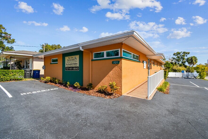 More Photos Of 321 S Lincoln Ave, Clearwater Medical For Sale