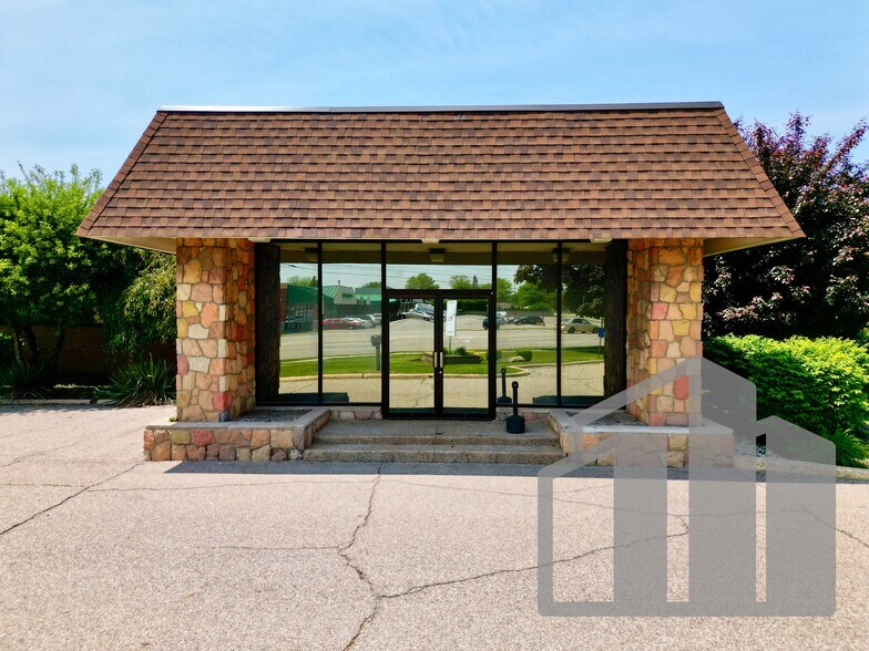 More Photos Of 31985 Groesbeck Hwy, Fraser Manufacturing For Sale