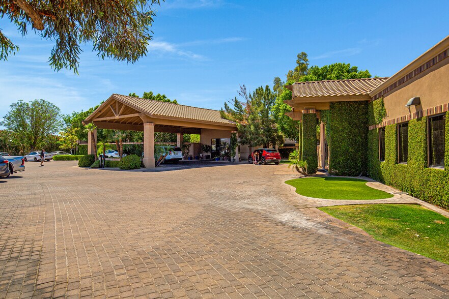 More Photos Of 6909 E Lincoln Dr, Paradise Valley Veterinarian Kennel For Sale