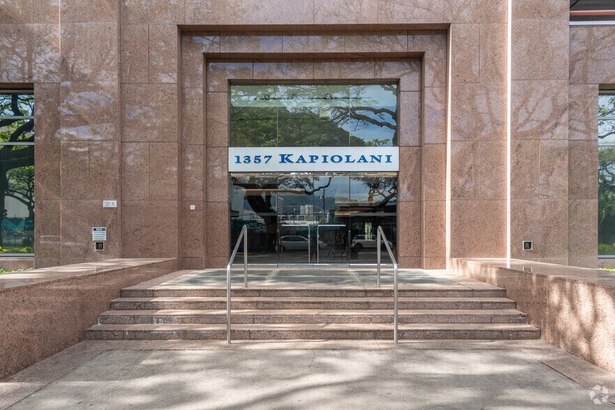 More Photos Of 1357 Kapiolani Blvd, Honolulu Office For Lease