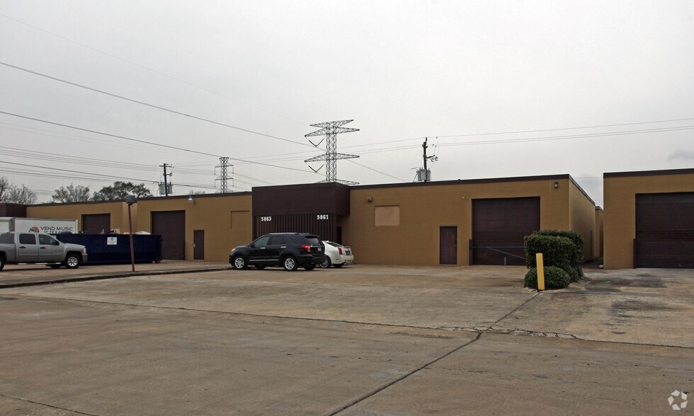 More Photos Of 5849-5891 W 34th St, Houston Unknown For Lease