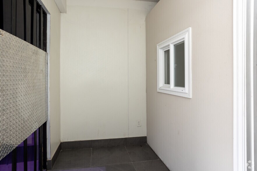 More Photos Of 1228 W Scyene Rd, Mesquite Unknown For Lease
