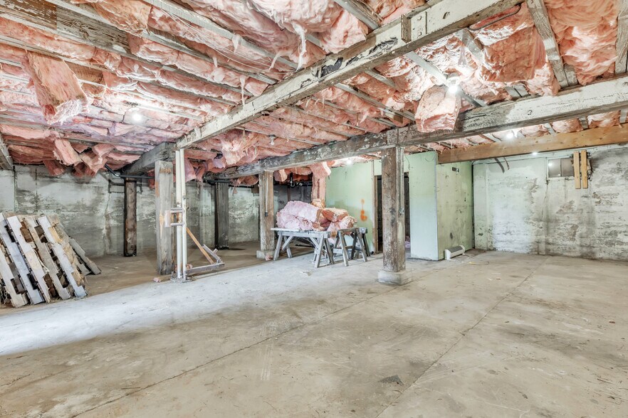 More Photos Of 203 Long Plain Rd, Whately Service For Sale