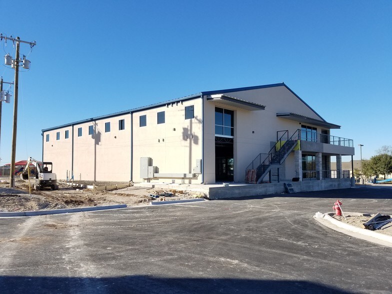 More Photos Of 2050 Double Creek Dr, Round Rock Medical For Lease