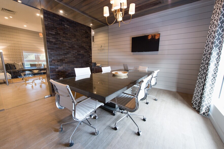 More Photos Of 245 Seven Farms Dr, Daniel Island Office For Lease