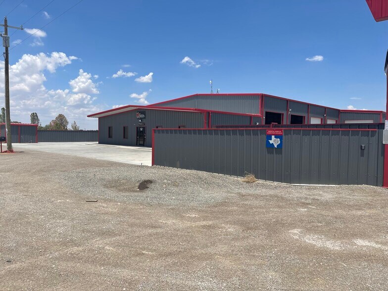 More Photos Of 5800 N Moss Ave, Odessa Warehouse For Sale