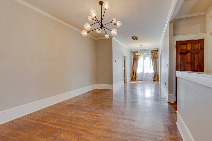 More Photos Of 906 Augusta St, Greenville Office For Sale