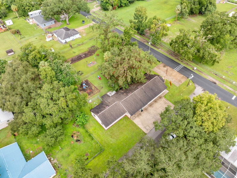 More Photos Of 102 S Highland St, Bushnell Daycare Center For Sale