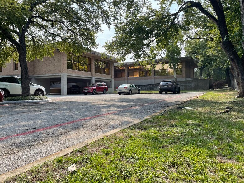 More Photos Of 5701 Maple Ave, Dallas Medical For Lease