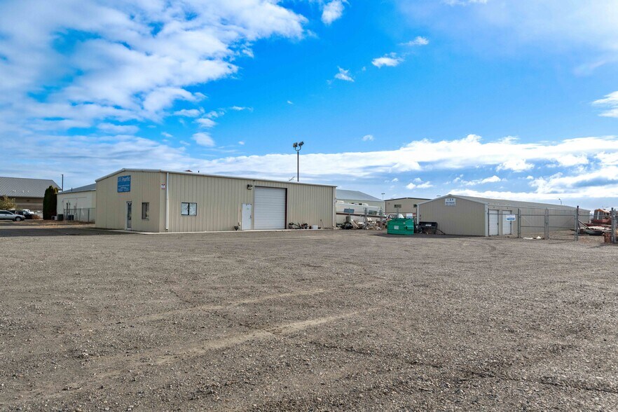 Primary Photo Of 710 N California Ave, Pasco Manufacturing For Sale