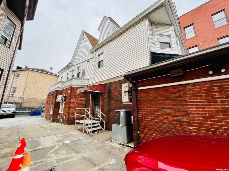 More Photos Of 11614 Myrtle Ave, Richmond Hill Medical For Sale