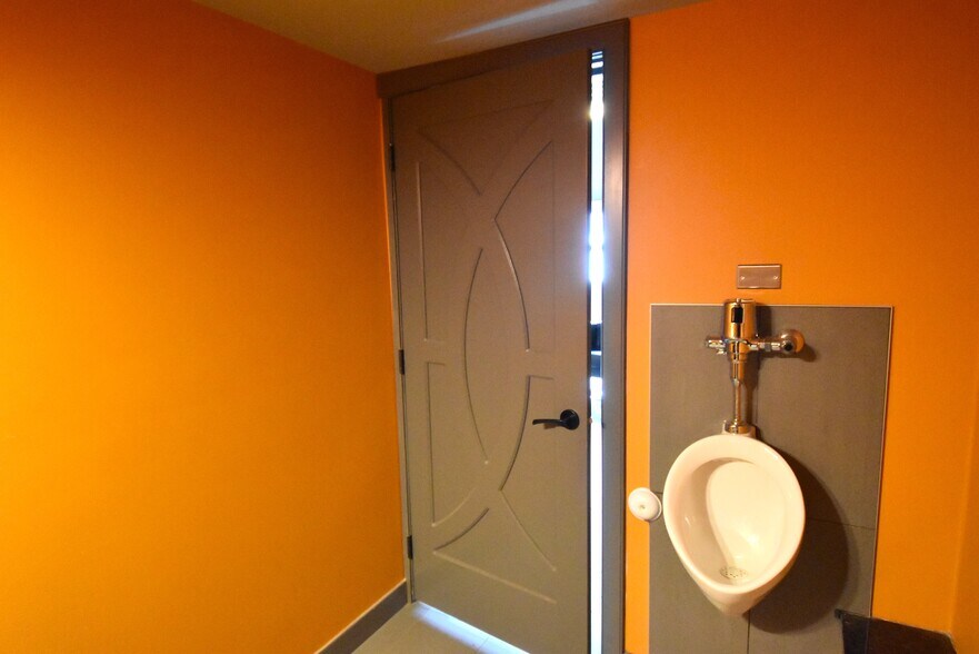 More Photos Of 9903 209 St NW, Edmonton Warehouse For Sale