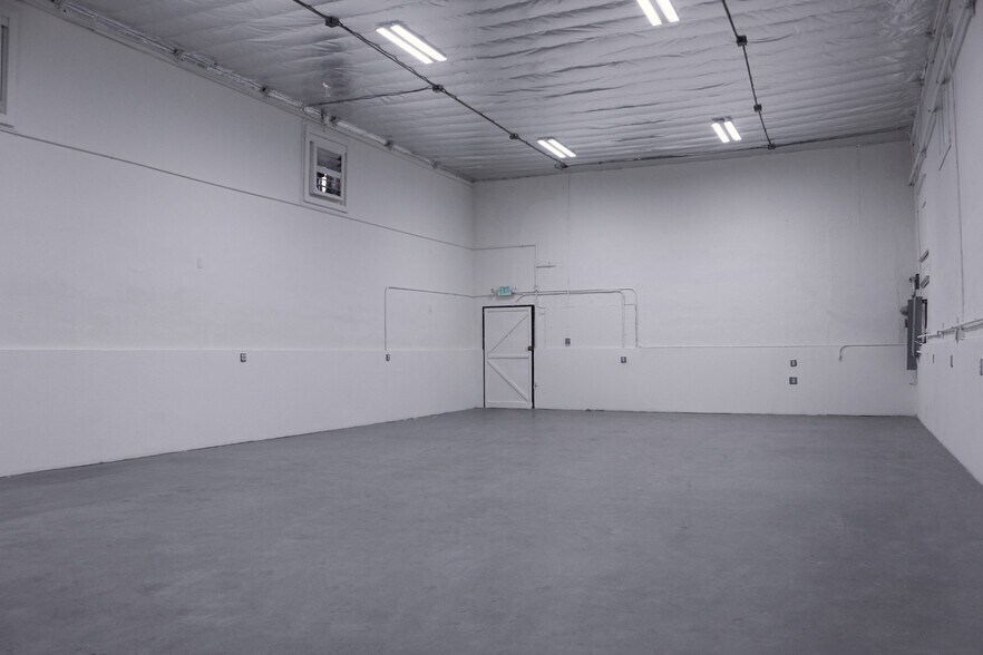 More Photos Of 2710 S San Pedro, Los Angeles Warehouse For Lease