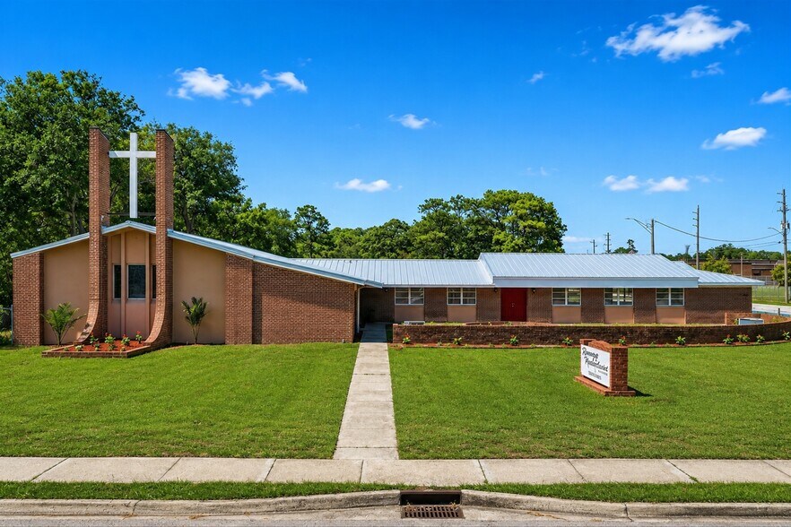 More Photos Of 8075 Lone Star Rd, Jacksonville Religious Facility For Sale