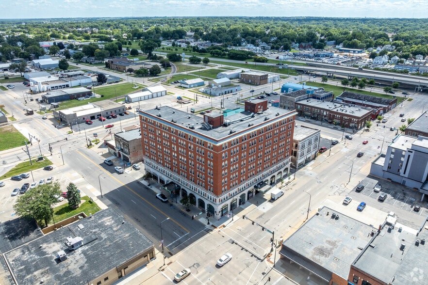 More Photos Of 209 W 5th St, Waterloo Apartments For Lease