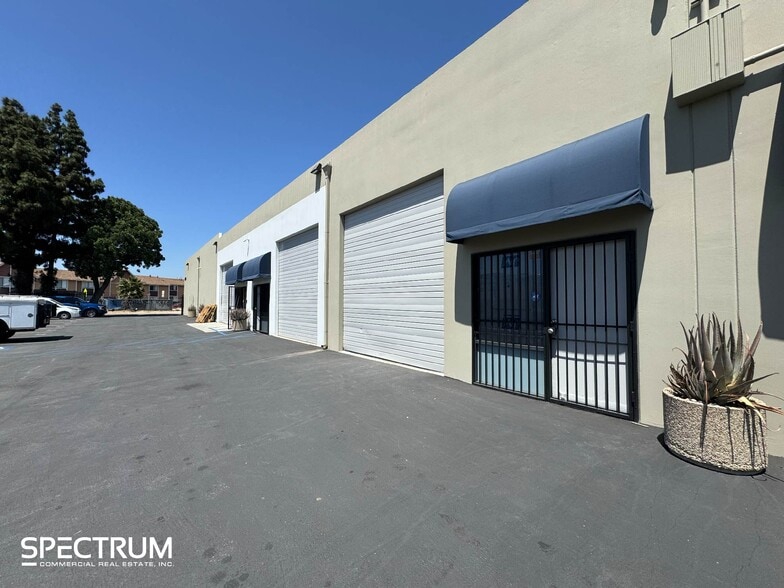 Primary Photo Of 15414 Cabrito Rd, Van Nuys Manufacturing For Lease