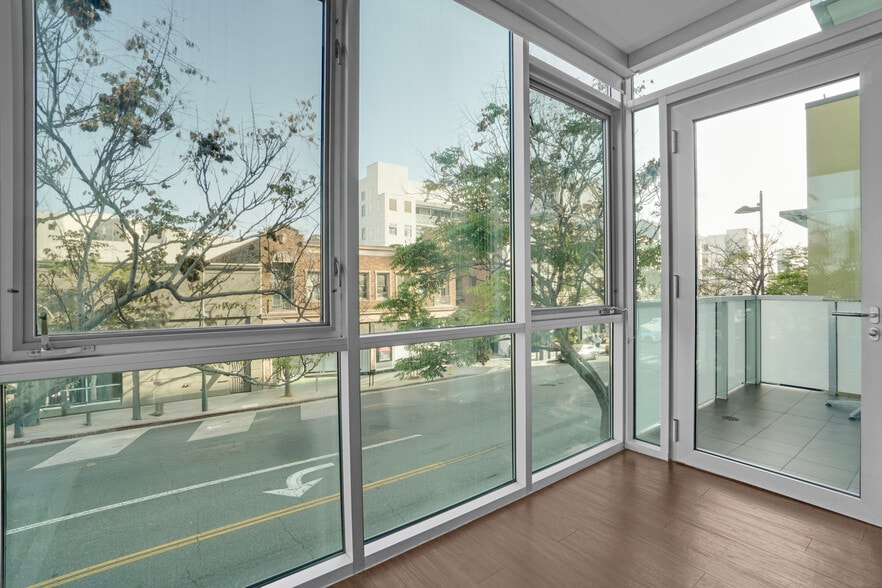 More Photos Of 525 Santa Monica Blvd, Santa Monica Apartments For Sale