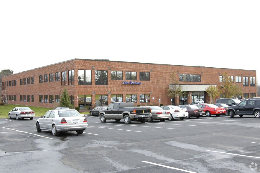 More Photos Of 10 Airline Dr, Albany Office For Lease