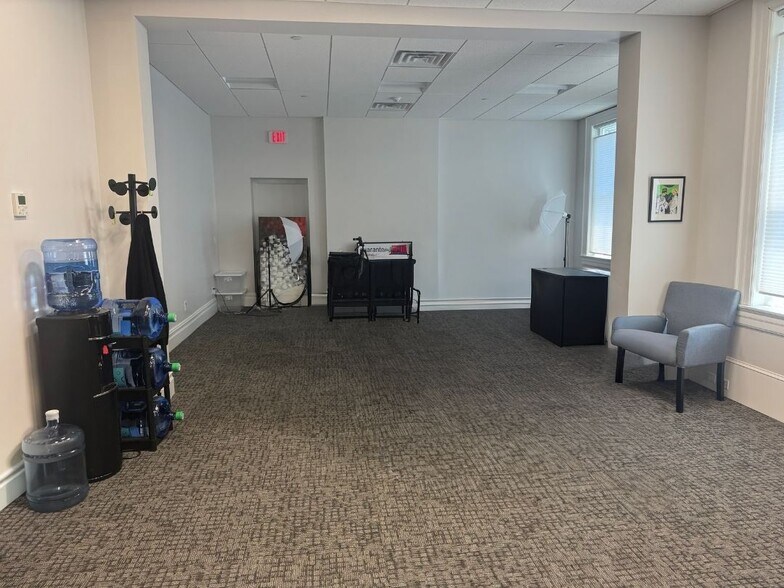 More Photos Of 886 Columbia St, Hudson Medical For Lease
