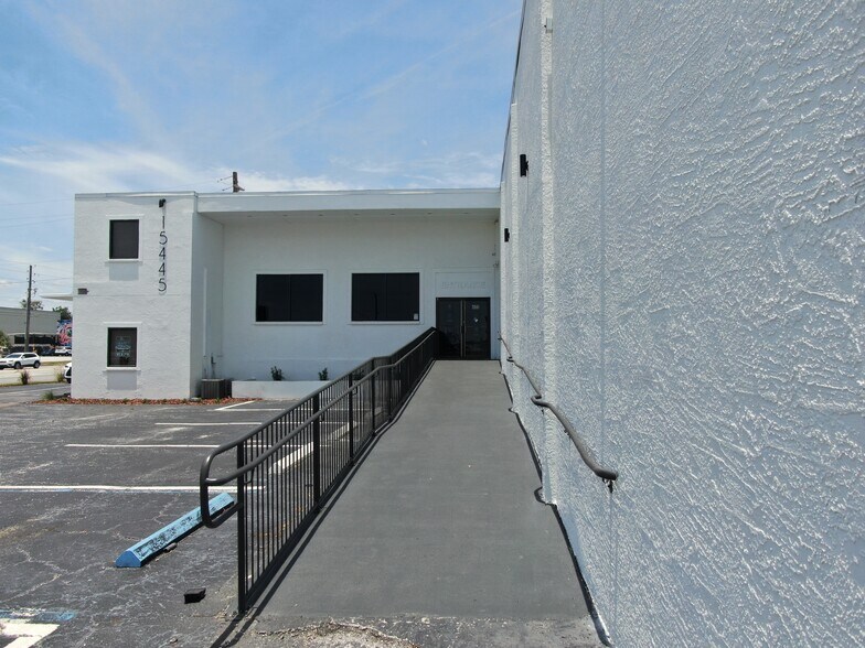 More Photos Of 15445 N Nebraska Ave, Lutz Warehouse For Lease