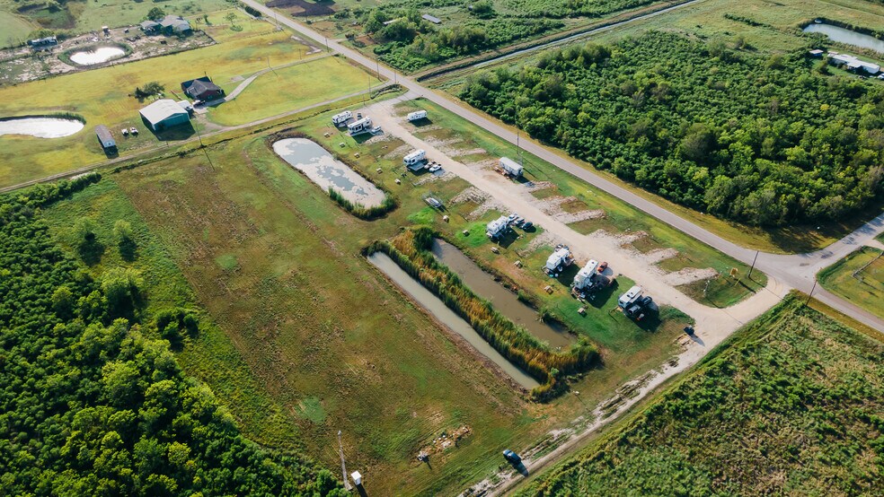 More Photos Of 2404 Fairway Dr, Angleton Trailer Camper Park For Sale