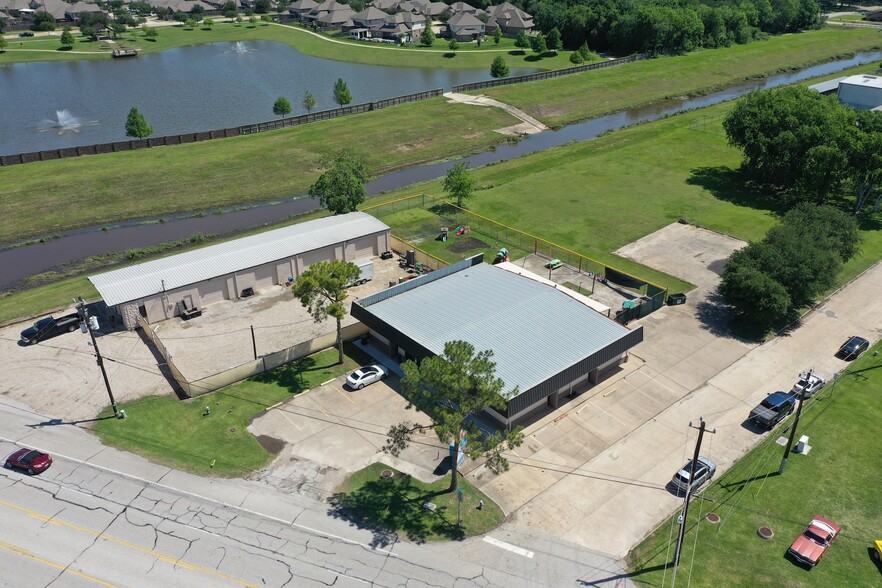 More Photos Of 3111 S Main St, Pearland Warehouse For Sale