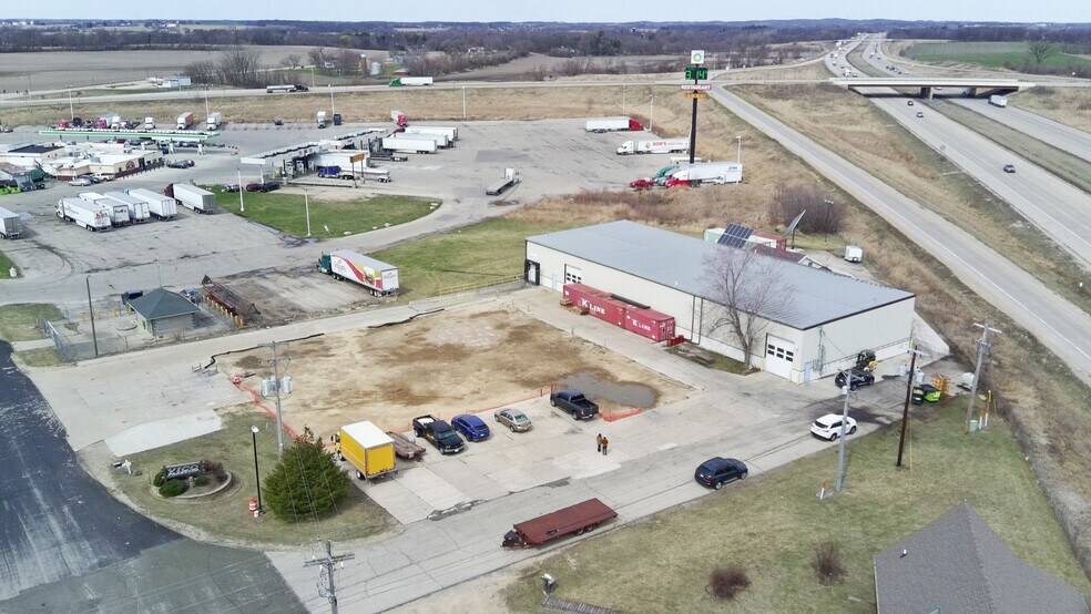 More Photos Of 410 Haugen Rd, Edgerton Light Manufacturing For Lease
