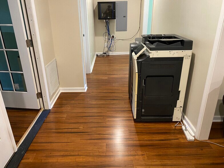 More Photos Of 4014 Clairmont Rd, Atlanta Office For Lease