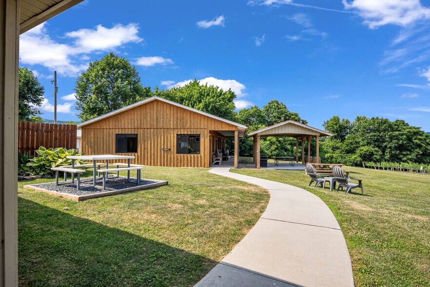 More Photos Of 3 Orchard Rd, Liverpool Winery Vineyard For Sale