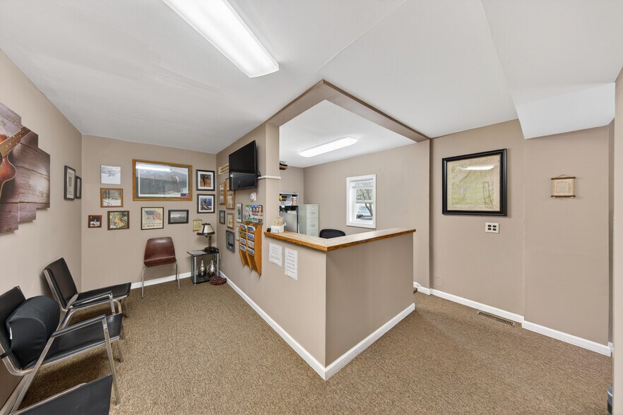 More Photos Of 187 Breakneck Rd, Highland Lakes Storefront Retail Residential For Sale