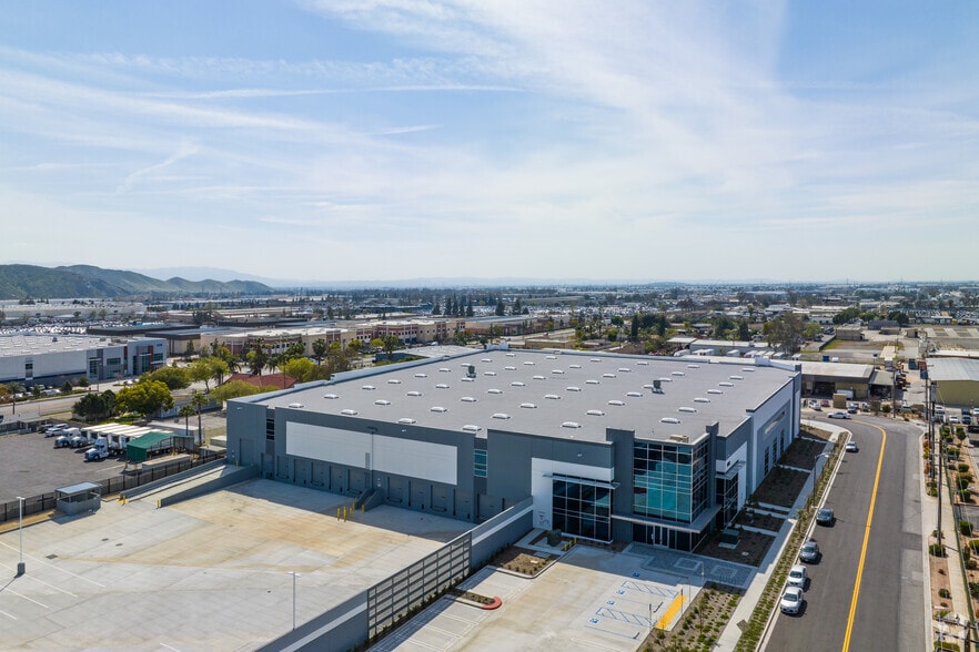 More Photos Of 15551 Boyle Ave, Fontana Distribution For Lease