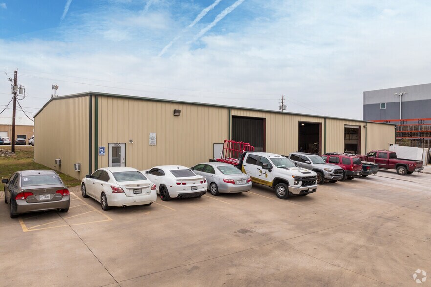 More Photos Of 1834 Ferguson Ln, Austin Unknown For Lease