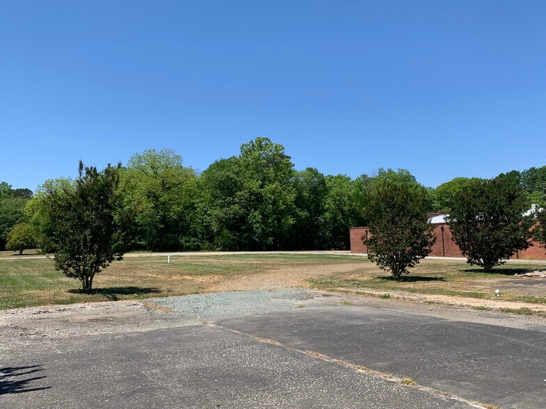 More Photos Of 208 W 2nd St, Siler City Manufacturing For Sale