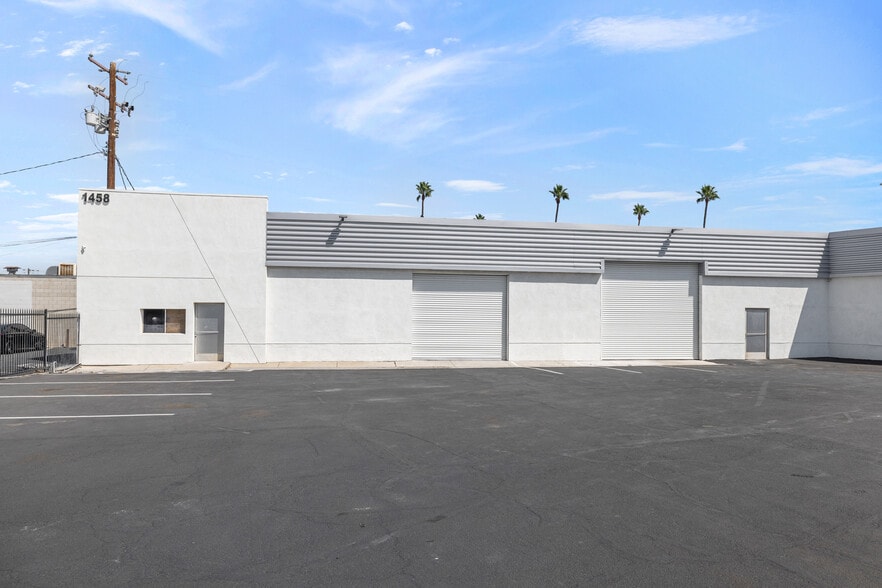 More Photos Of 1450-1454 Pomona Rd, Corona Industrial For Lease