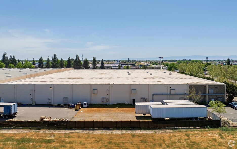 More Photos Of 105 Industrial Park Dr, Manteca Warehouse For Sale