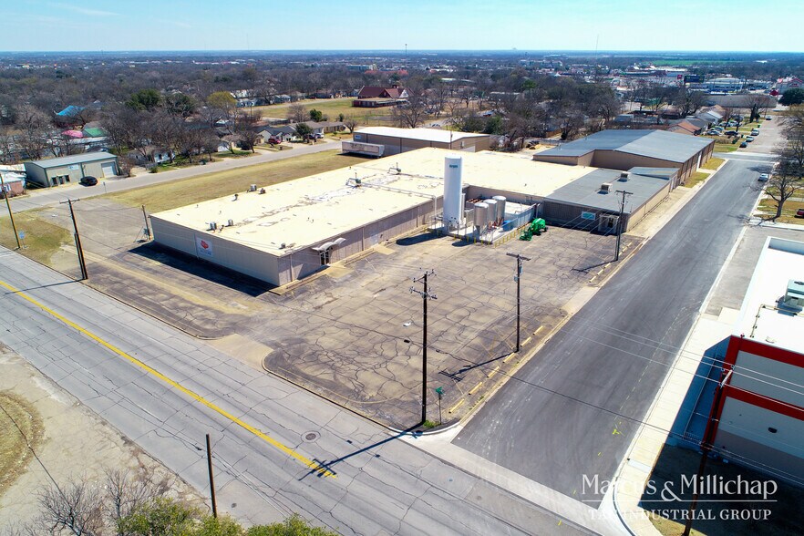 Primary Photo Of 3000 Dutton Ave, Waco Warehouse For Sale