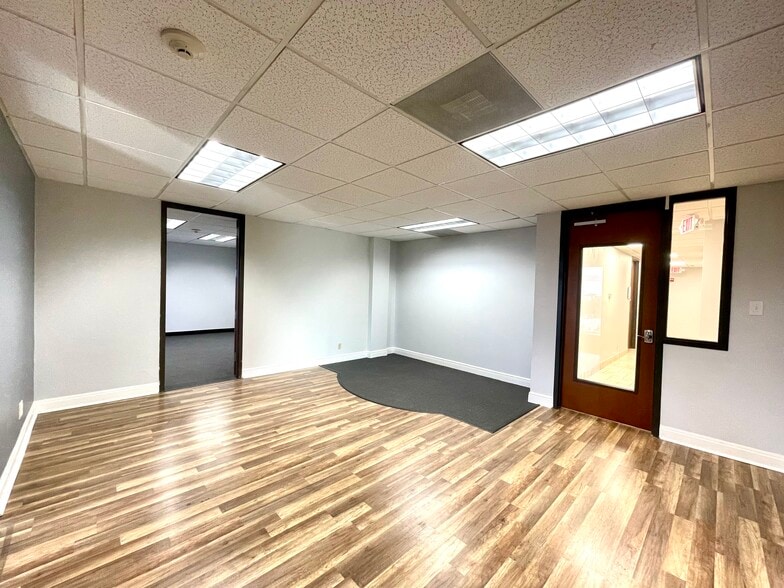 More Photos Of 7703 N Lamar Blvd, Austin Loft Creative Space For Sale