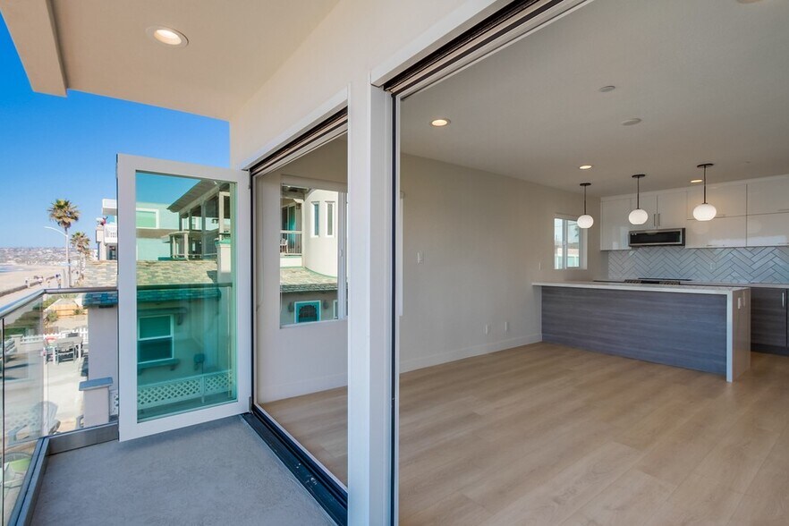 More Photos Of 3449 Ocean Front Walk, San Diego Apartments For Sale