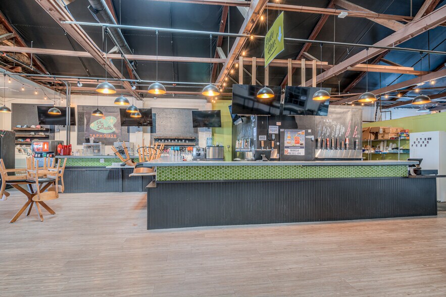 More Photos Of 420 N Main St, Prineville Restaurant For Sale