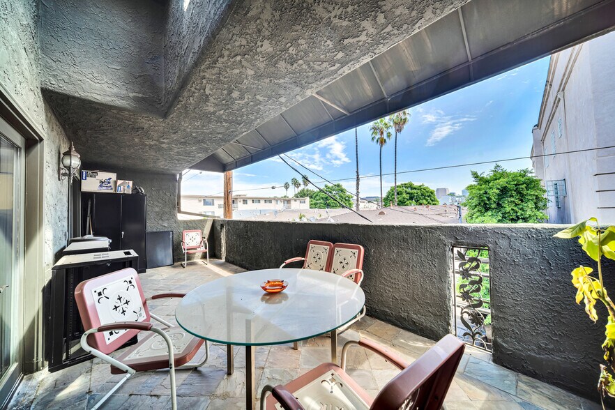 More Photos Of 850 S Robertson Blvd, Los Angeles Loft Creative Space For Lease