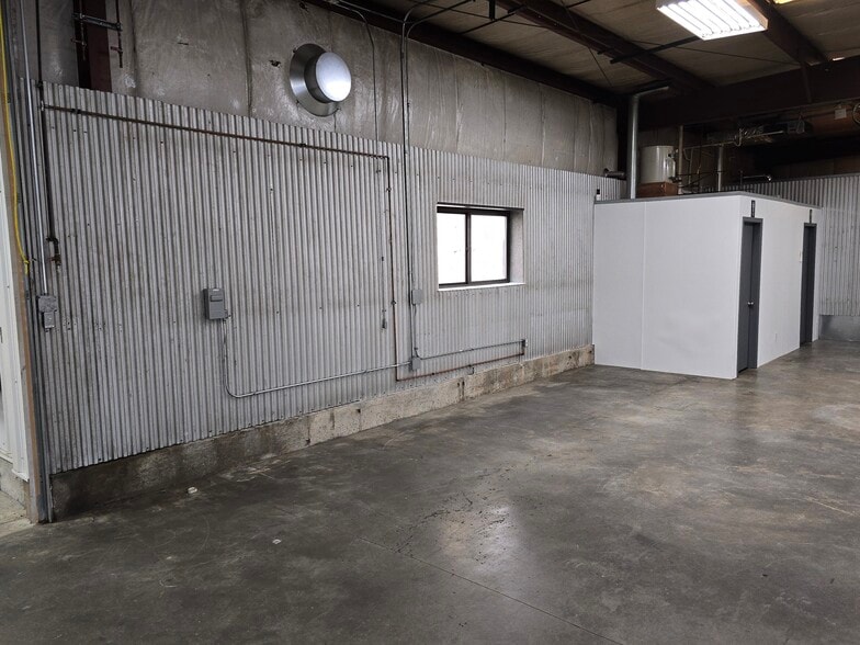 More Photos Of 151 Independence Dr, Union Flex For Sale
