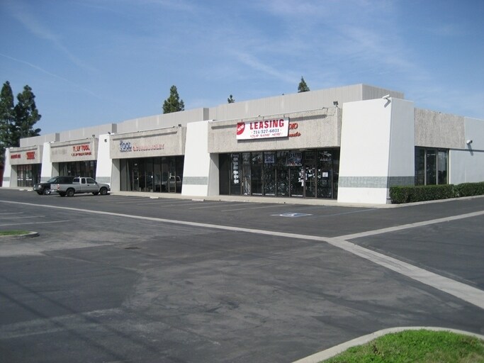 More Photos Of 13231-13245 Rosecrans Ave, Santa Fe Springs Showroom For Lease