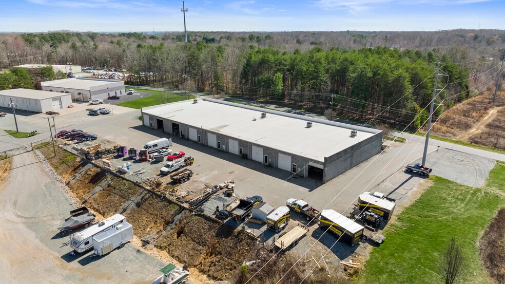 More Photos Of 7471-7473 Hagers Hollow Dr, Denver Warehouse For Lease