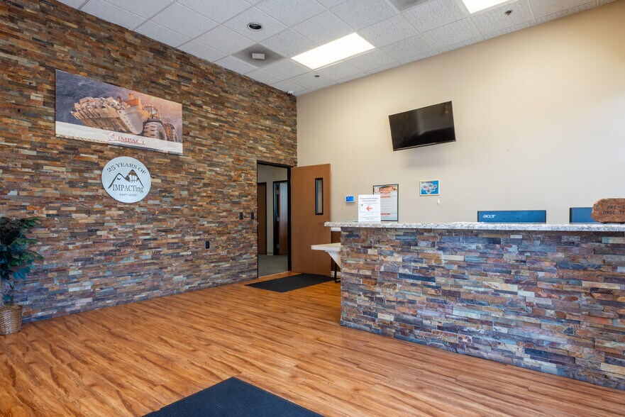 More Photos Of 1045 Palms Airport Dr, Las Vegas Light Manufacturing For Lease
