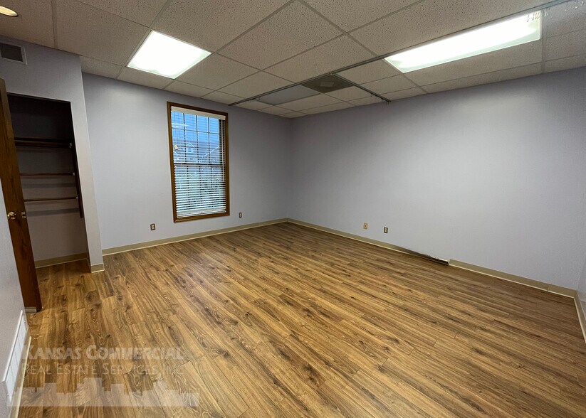 More Photos Of 1119 SW Gage Blvd, Topeka Medical For Lease