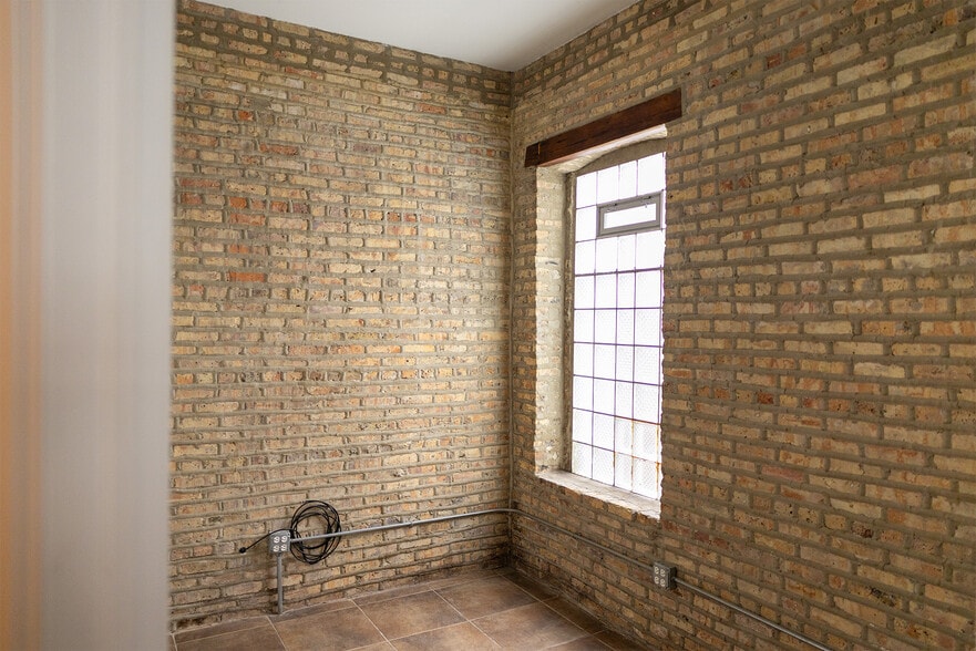 More Photos Of 2643 W Armitage Ave, Chicago Storefront Retail Residential For Lease