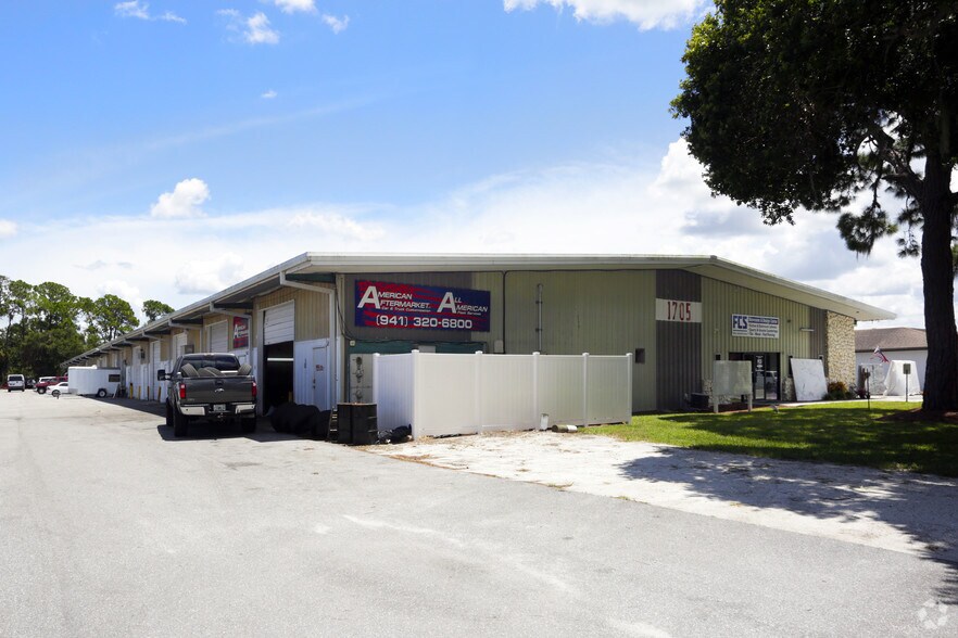 More Photos Of 1705 Cattlemen Rd, Sarasota Warehouse For Lease